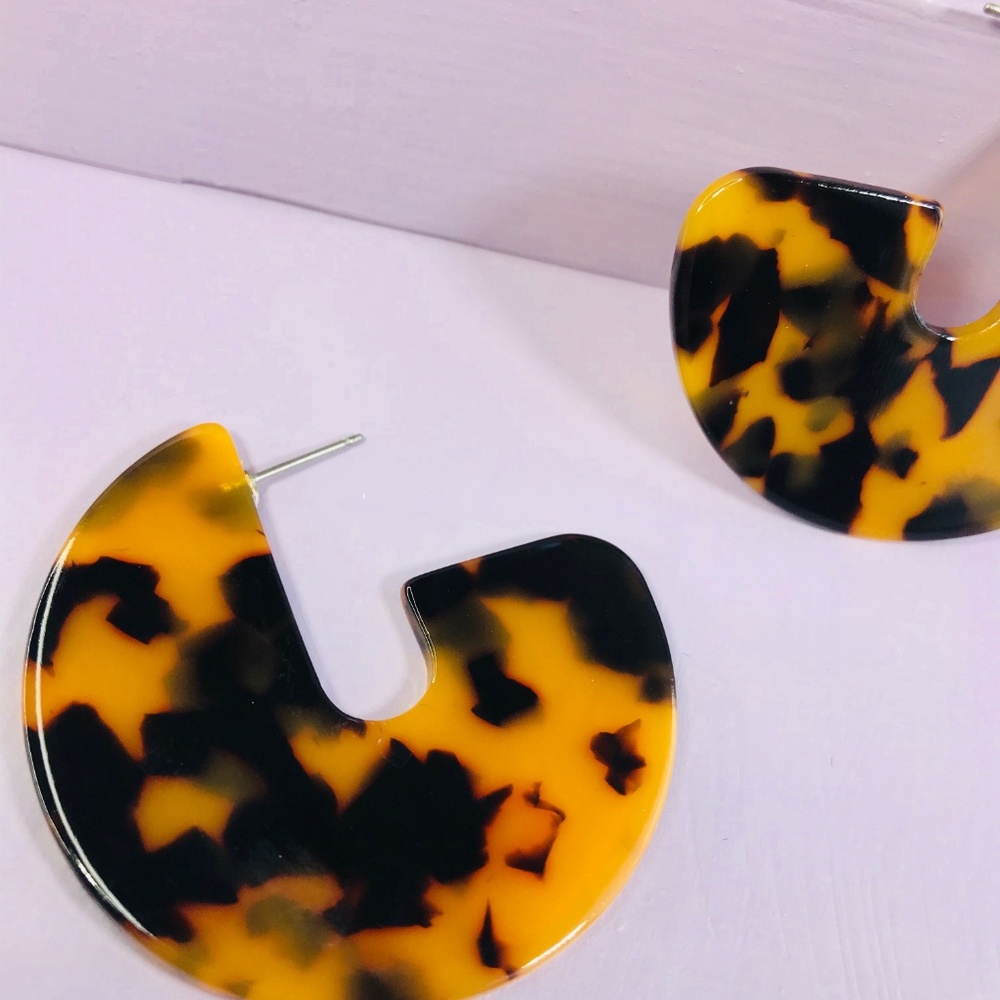Acrylic Disc Stud in Tortoise - Picture 2 of 7